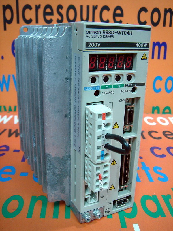 One Omron AC Servo Drive R88D-WT04H 400W NEW 