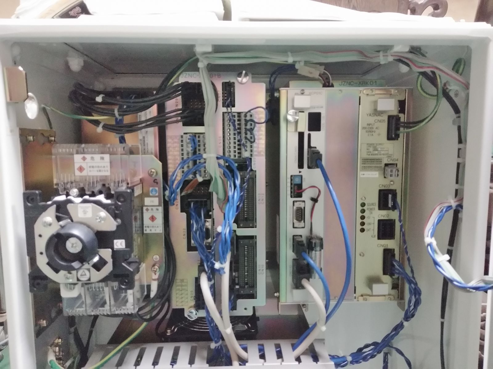 YASKAWA ROBOT MOTOMAN YASNAC XRC CSL10 ERCR-CSL 10-RA00 YASKAWA ROBOT MOTOMAN YASNAC XRC CSL10 ERCR-CSL 10-RA00